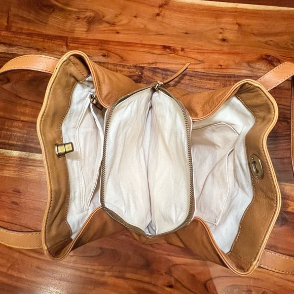 100% Genuine Leather Tote Bag - Picture 6 of 10